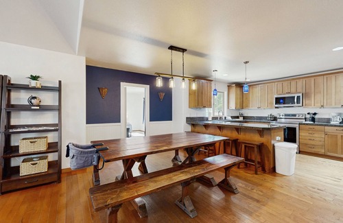 Three Rivers House | Dreamy getaway near river with hot tub, lush property, fire pit, grill & WiFi