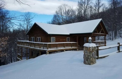 Grassy Creek Cabin | Dreamy Hidden Cabin in the Woods