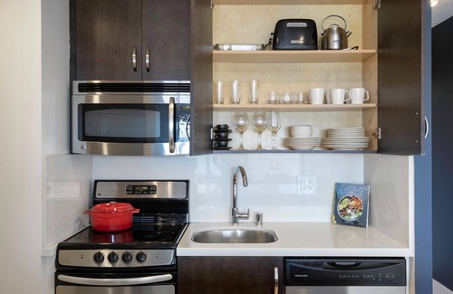 Lower Nob Hill Apartment | Dreamy Nob Hill Studio w/Sauna, Gym, City View by Blueground
