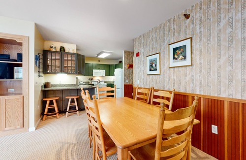 Jeffersonville Condo | Dreamy Ski-In/Ski-Out Condo at Smugglers’ Notch w/Shared Pool