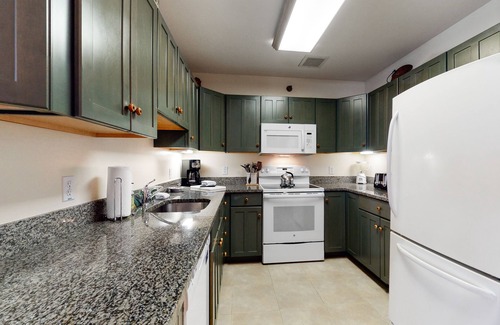 Jeffersonville Condo | Dreamy Ski-In/Ski-Out Condo at Smugglers’ Notch w/Shared Pool