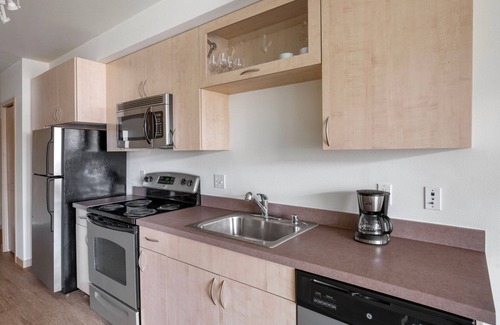 Wallingford Apartment | Dreamy Wallingford 1BR w/W/D & Rooftop, nr 99 & I-5, by Blueground