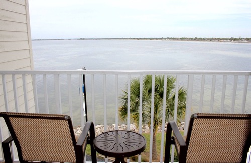 Rocky Point House | Dreamy Waterfront Escape! Relaxing Bay View Accommodation w/Balcony | Pool