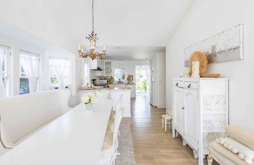 Venice House | dreamy white Venice house with airy whimsical charm