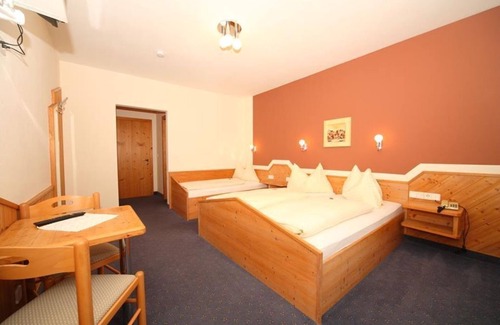 Haus im Ennstal Bed & Breakfast | Dreibettzimmer mit Bad, WC - HP - Golf- und Skipension Krug