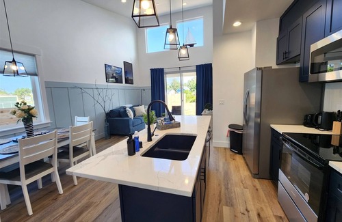 Ocean Shores House | Drift Inn A - Duplex with hot tub