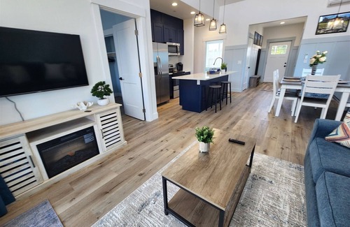Ocean Shores House | Drift Inn A - Duplex with hot tub
