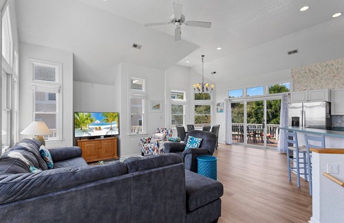 Monteray Shores House | Drifting Sands *2 Ensuites *Pool *Comm Amenities