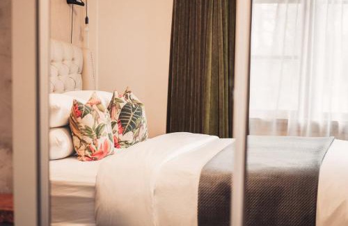 Hokitika House | Drifting Sands - Sleeps 10