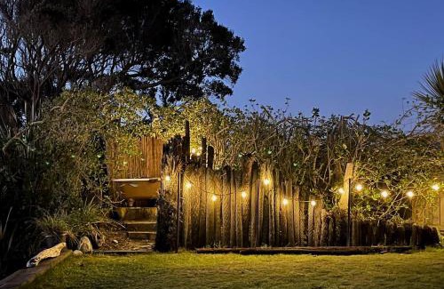 Hokitika House | Drifting Sands - Sleeps 10