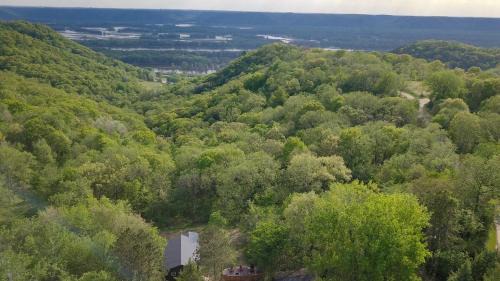 De Soto Ski Chalet | Driftless Cabin - Sauna, Firepit, BBQ