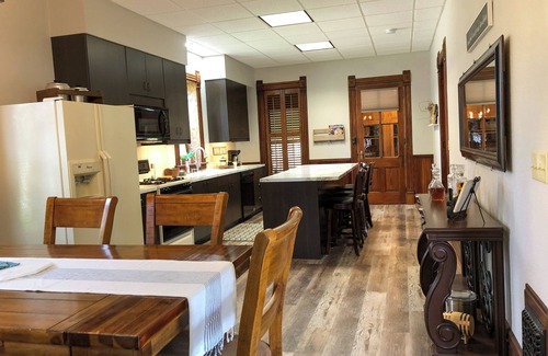 Monona House | Driftless Manor Getaway