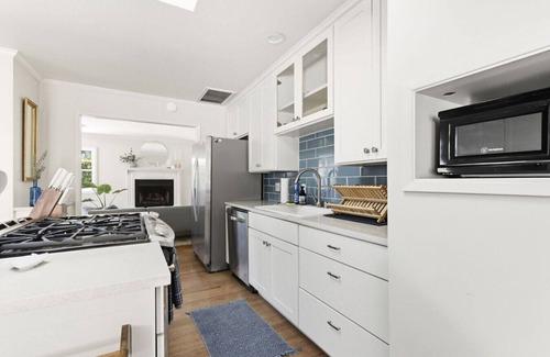 East Mesa House | Driftwood Club - 5bd, BBQ, Minutes from Beach
