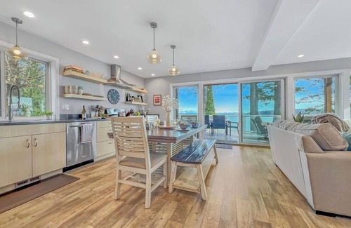 Lummi Island House | Driftwood Dreams: Guest Favorite! Beautiful Views!
