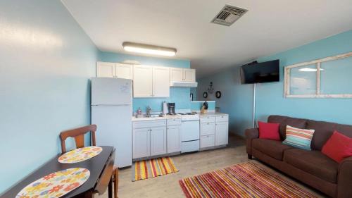 Isles of Capri Apartment | Driftwood Landing 11