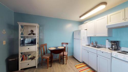 Isles of Capri Apartment | Driftwood Landing 11