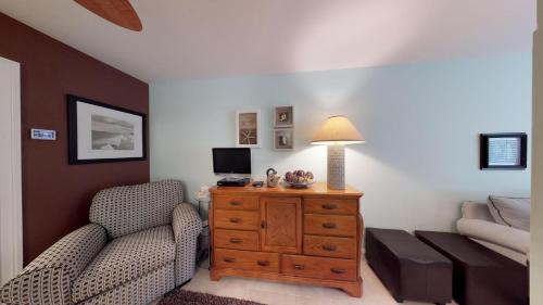 Isles of Capri Apartment | Driftwood Landing 14