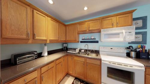 Isles of Capri Apartment | Driftwood Landing 14