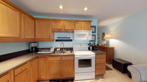 Isles of Capri Apartment | Driftwood Landing 14