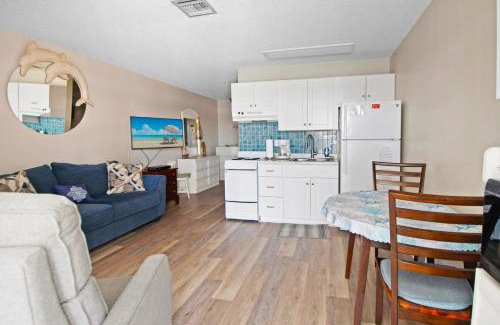 Isles of Capri Apartment | Driftwood Landing 15