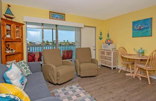 Isles of Capri Apartment | Driftwood Landing 16