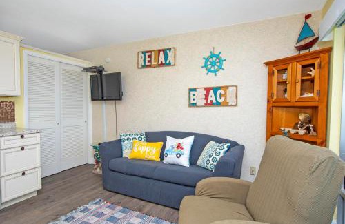 Isles of Capri Apartment | Driftwood Landing 16