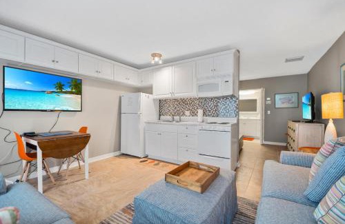 Isles of Capri Apartment | Driftwood Landing 9