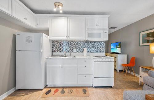 Isles of Capri Apartment | Driftwood Landing 9