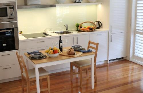 Cowes House | Driftwood - Luxury Spa Cottage for Two
