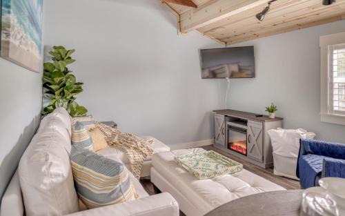 Rockaway Beach House | Driftwood - Meredith Lodging