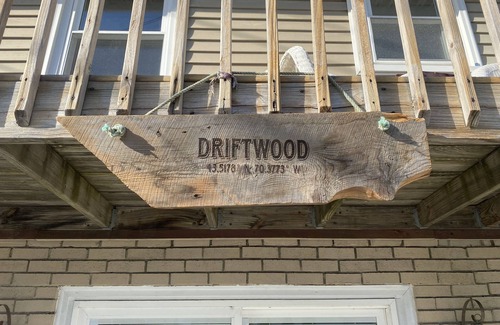 Ocean Park Cottage | “DRIFTWOOD” Quaint Cottage by the Sea- 600 ft from the sand!