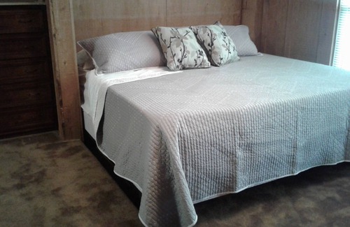 Steelville Cabin | Driftwood River Lodge on the Meramec River. Steelville, MO.