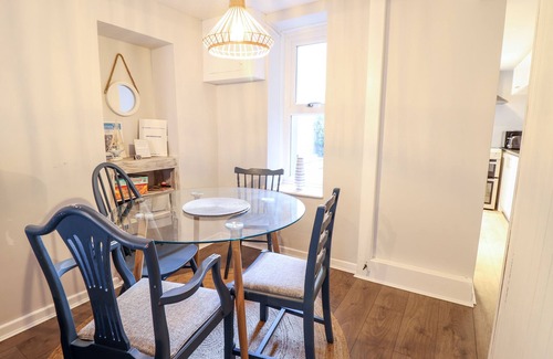 Porthmadog Cottage | DRIFTWOOD TERRACE, pet friendly, with a garden in Porthmadog