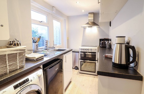 Porthmadog Cottage | DRIFTWOOD TERRACE, pet friendly, with a garden in Porthmadog