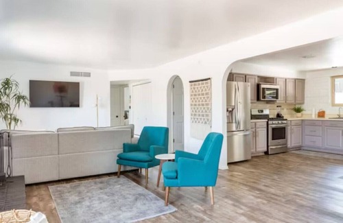 Bear Canyon Hills House | Driftwood Tucson Oasis | ScenicViews | KingBed