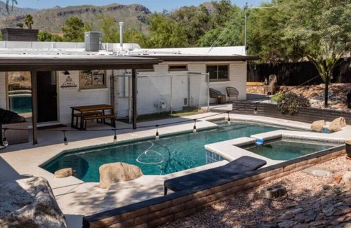 Bear Canyon Hills House | Driftwood Tucson Oasis | ScenicViews | KingBed