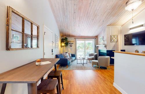 Ocean Ridge Apartment | Driftwood Villa - 261 Palmetto Perch