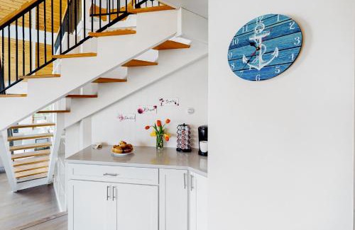 Camano Island House | Driftwood Waves