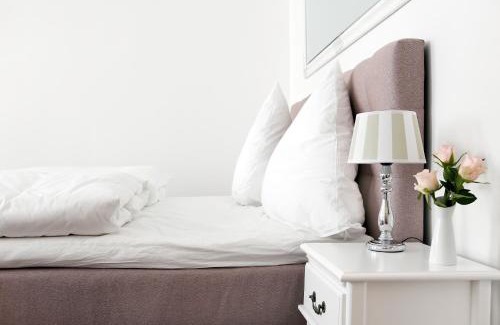 Charlottenburg-Wilmersdorf Apartment | DROY by ROCKCHAIR Apartments l SUPERHOST Status l 2 Bedroom Boxspringbeds next to Center "Kurfürstendamm" - Cozy Family & Business Flair welcomes you!