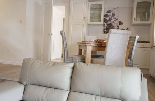 Thornhill Cottage | Drumlanrig Cottage - Sleeps 4 in 2 bedrooms with own hot tub