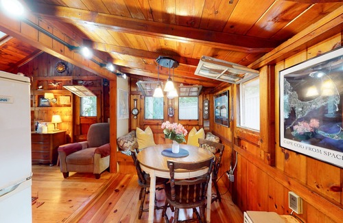 Wellfleet Cottage | Drummer Cove Gem | Cottage in Wellfleet with patio, steps from the cove