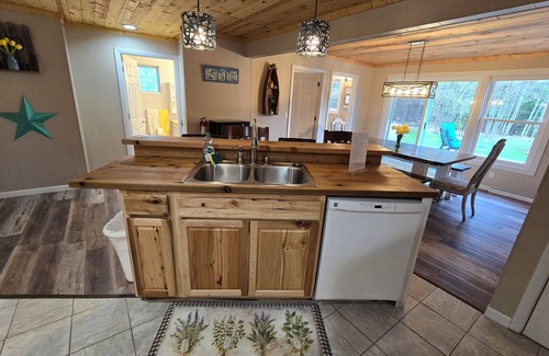 Drummond House | Drummond Island Hotel & Vacation Homes - Island Gem