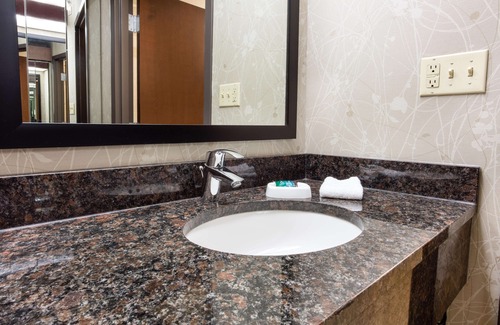Waldron Hotel | Drury Inn & Suites Kansas City Airport
