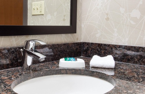 Waldron Hotel | Drury Inn & Suites Kansas City Airport
