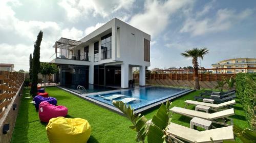 Kadriye Villa | DrVillaSuits Casa Diva