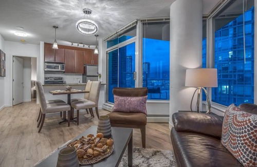Crosstown Condo | DT 2BR + 2BA w/Parking and View