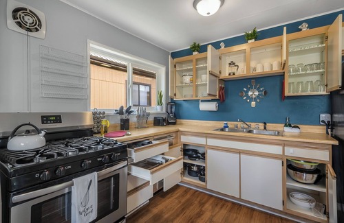 Renton House | DT Charming home 2bdrm KQbeds 4K TV's WiFi, AC in peaceful Renton, SeaTac 10 min