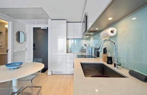 Victoria Park Apartment | DT Views | AC | Pullout Couch | Mins to Saddledome