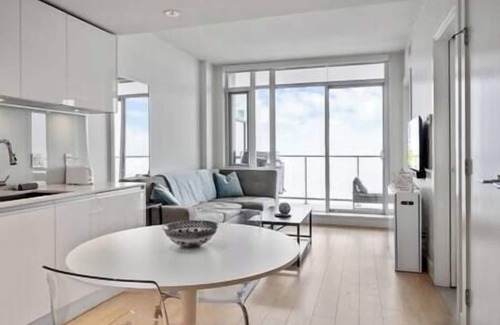 Victoria Park Apartment | DT Views | AC | Pullout Couch | Mins to Saddledome