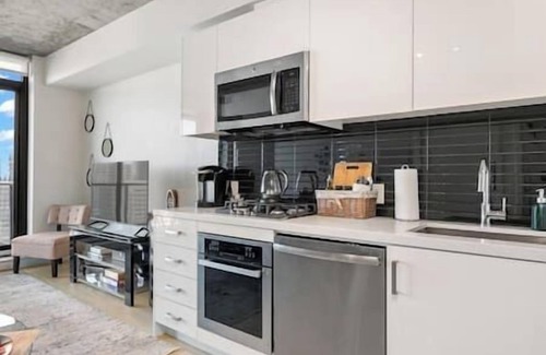 Beltline Apartment | DT Views | Pool | Gym | AC | Mins to Saddledome